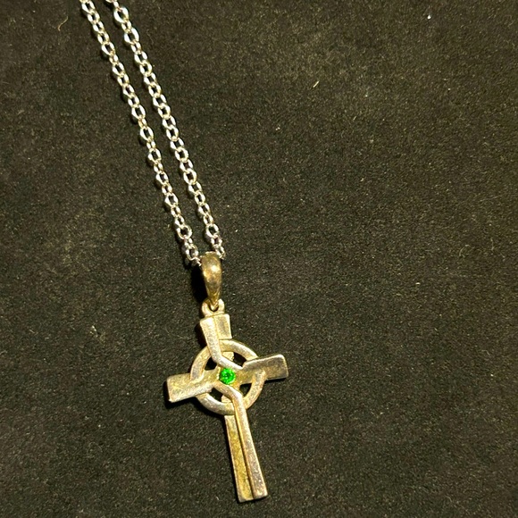 Sterling Silver Cross pendant with Green Crystal w/ sterling chain - Picture 1 of 4